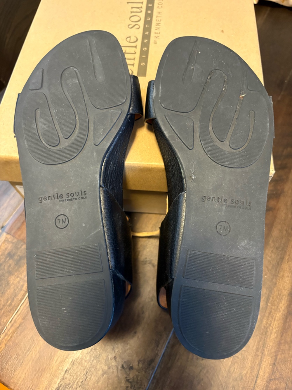 Gentle Sole By Kenneth Cole Women's Black Wedge Sandals, Size 7 (Original Box!) - Picture 6 of 9